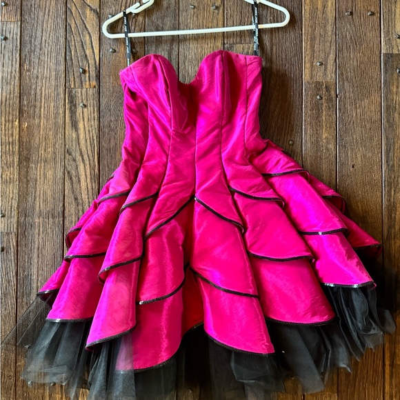 Betsey Johnson Fuchsia & Black Layered Prom Dress - Picture 1 of 4